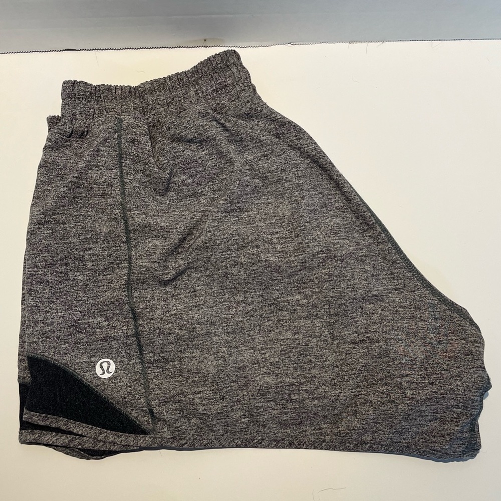 Lululemon Hotty Hot LR Short 4'' Grey